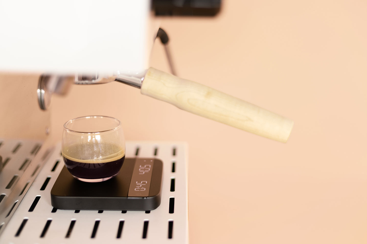 acaia-scales-lunar-espressowaage-cool-white-wasserfest-pr-zision image 8