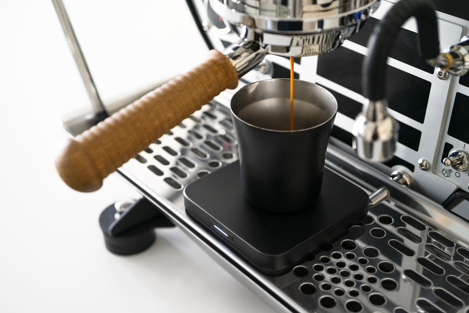 acaia-umbra-kaffeewaage-displaylos-aluminium image 3